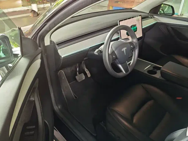 Tesla Model Y — Фото автомобиля 15