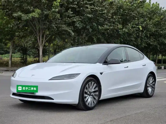 Фотография автомобиля — Tesla Model 3