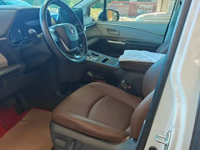 Toyota Toyota Sienna 2024 2.5L Hybrid Comfort Edition — Фото автомобиля 6