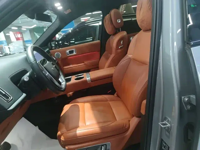 Li Auto L8 — Фото автомобиля 14