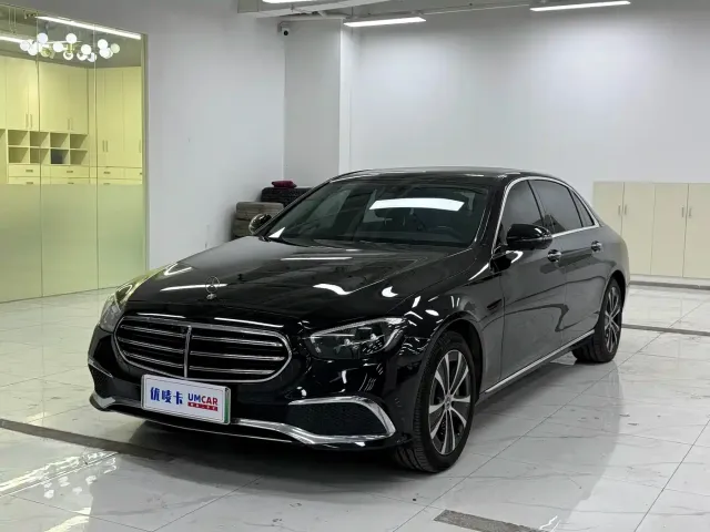 Фотография автомобиля — Mercedes-Benz E-Class