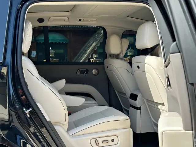 Li Auto i8 — Фото автомобиля 17
