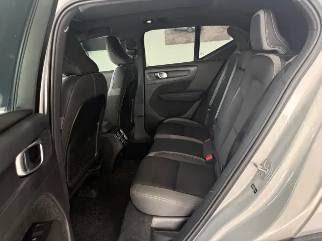 Volvo XC40 — Фото автомобиля 13