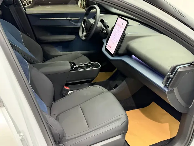 Volvo EX30 — Фото автомобиля 19