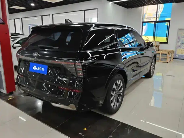 Ford Edge — Фото автомобиля 3
