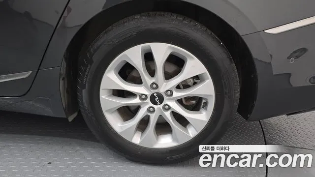 Kia K8 2.5 Бензин 2WD — Фото автомобиля 20