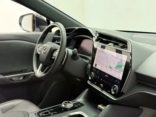 Lexus RZ — Фото автомобиля 16