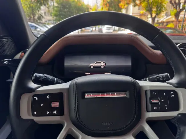 Land Rover Defender — Фото автомобиля 12