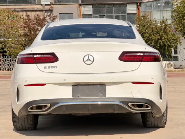 Mercedes-Benz E-Class — Фото автомобиля 16