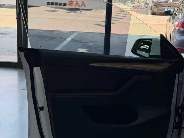 Tesla Model Y — Фото автомобиля 5