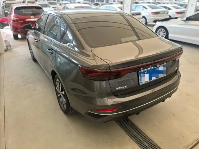 Geely Emgrand — Фото автомобиля 13