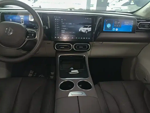 Leapmotor C11 — Фото автомобиля 5