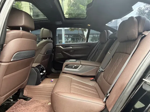 BMW 5 Series — Фото автомобиля 12