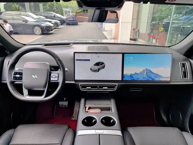 Li Auto L7 — Фото автомобиля 10