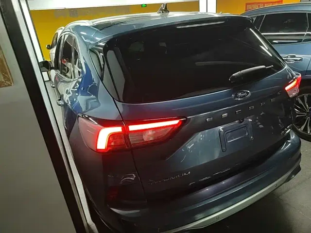 Ford Escape — Фото автомобиля 4