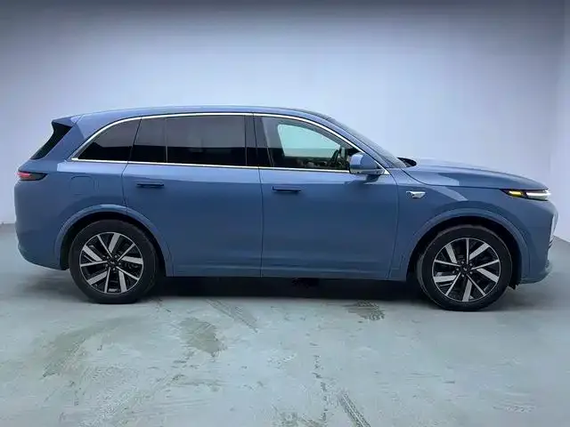 Li Auto L7 — Фото автомобиля 9