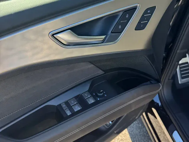 Audi Q5 e-tron — Фото автомобиля 11
