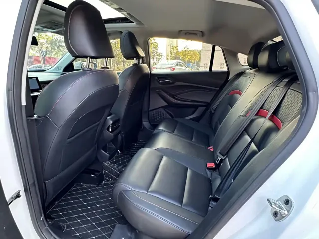 MG MG5 2022 180DVVT CVT Youth Luxury Edition — Фото автомобиля 4