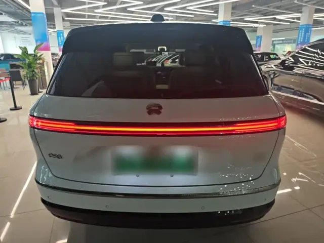 Nio ES8 — Фото автомобиля 5