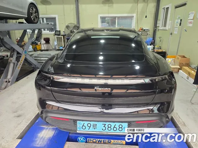 Фотография автомобиля — Porsche Taycan