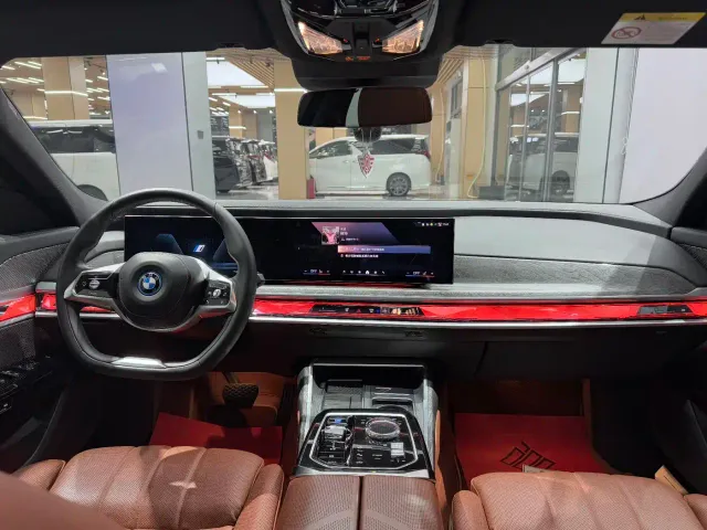 BMW i7 — Фото автомобиля 14