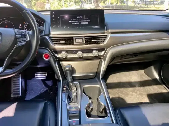 Honda Accord — Фото автомобиля 8