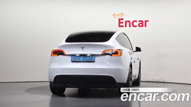 Tesla Model Y — Фото автомобиля 4
