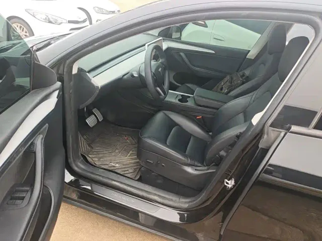 Tesla Model Y — Фото автомобиля 15
