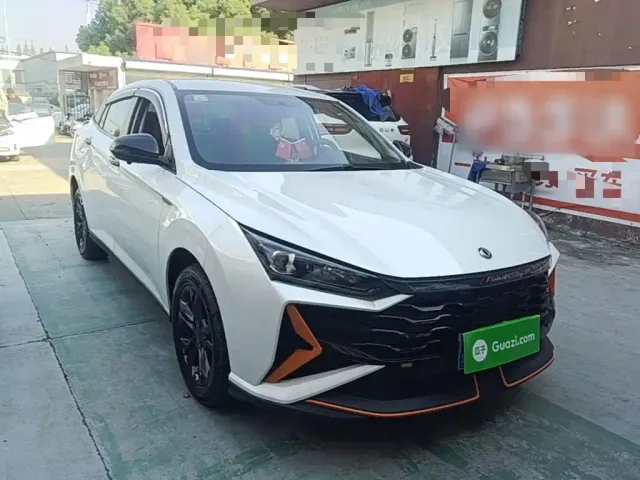 Dongfeng Yixuan — Фото автомобиля 3