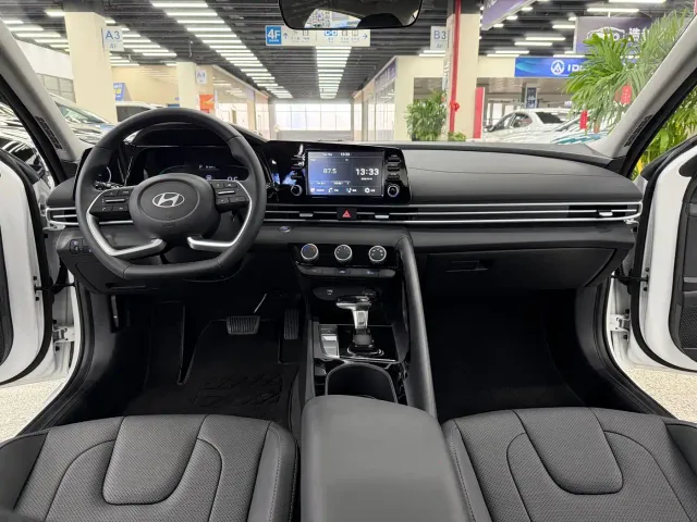 Hyundai Elantra — Фото автомобиля 5