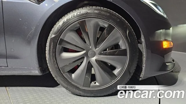 Tesla Model S — Фото автомобиля 6