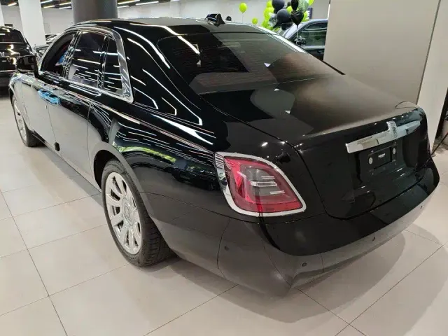 Rolls-Royce Ghost — Фото автомобиля 8