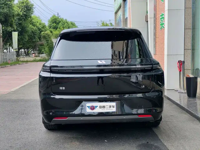 Li Auto L8 — Фото автомобиля 5