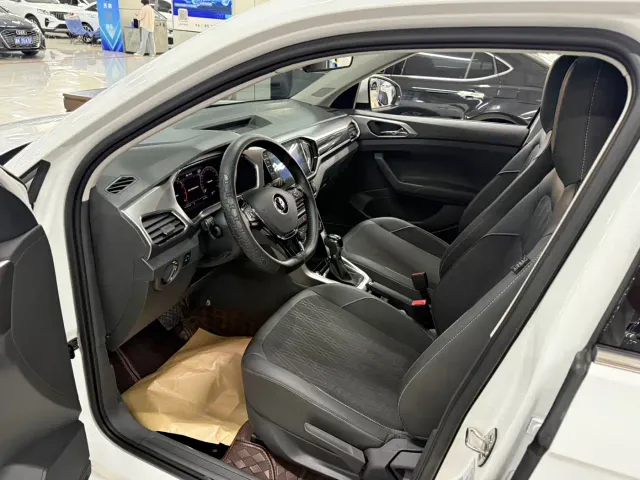 Volkswagen T-Cross — Фото автомобиля 7