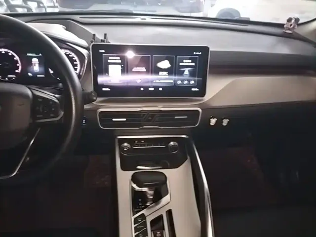 Geely Binyue — Фото автомобиля 12