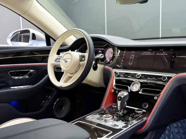Bentley Flying Spur — Фото автомобиля 21