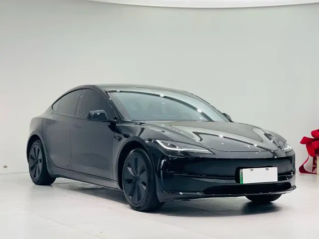 Tesla Model 3 — Фото автомобиля 3