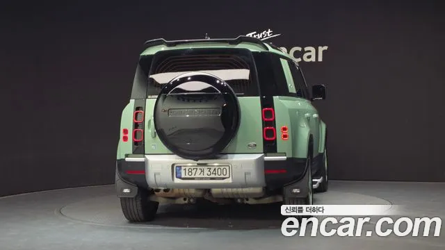 Land Rover Defender — Фото автомобиля 4