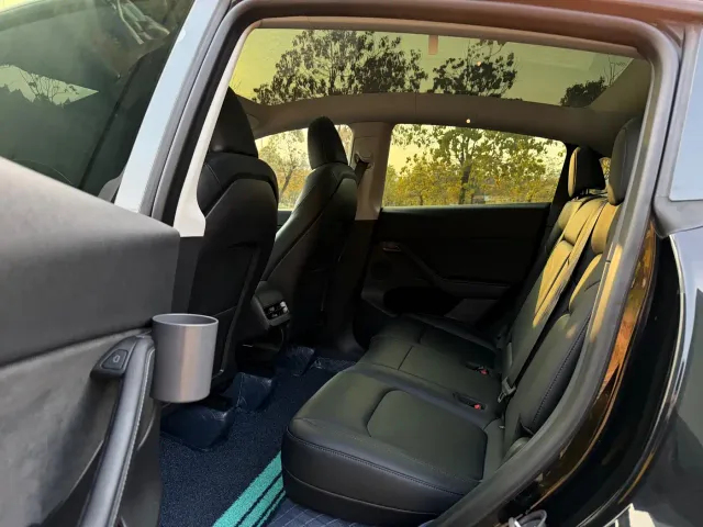 Tesla Model Y — Фото автомобиля 14