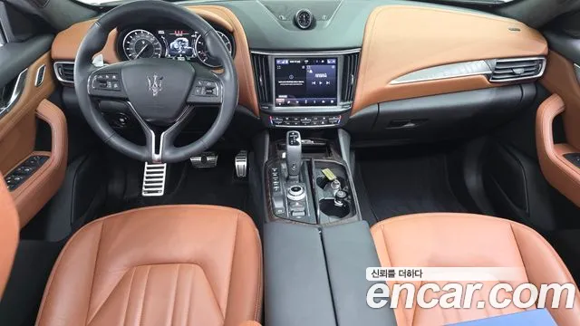 Maserati Levante — Фото автомобиля 7