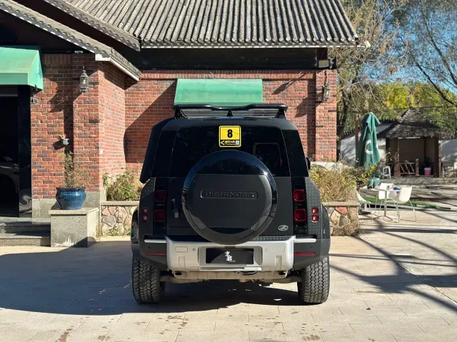 Land Rover Defender — Фото автомобиля 5