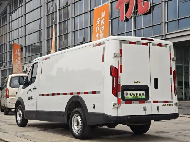 JAC Motors Van Boulevard — Фото автомобиля 5