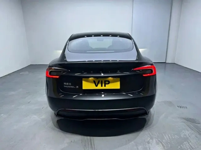 Tesla Model 3 — Фото автомобиля 2
