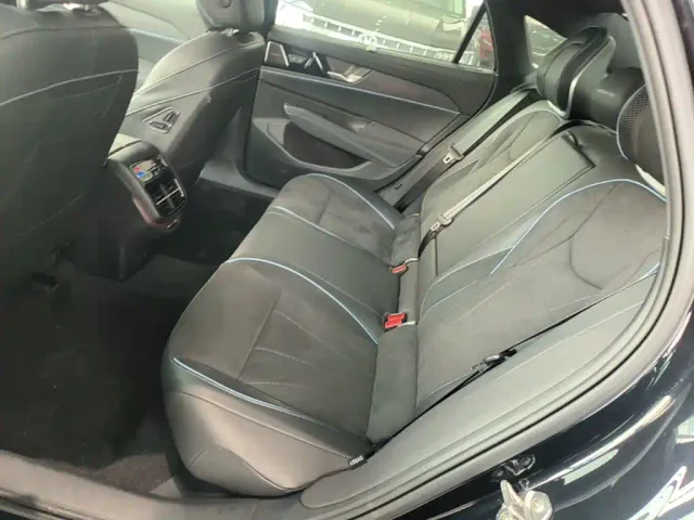 Volkswagen Passat — Фото автомобиля 16