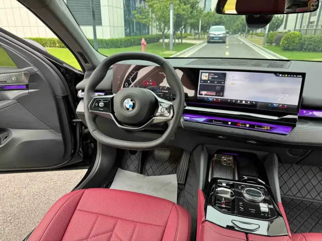 BMW 5 Series — Фото автомобиля 13