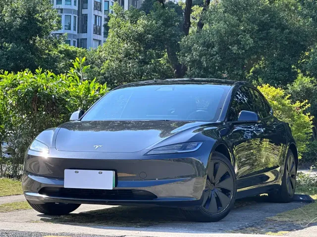 Фотография автомобиля — Tesla Model 3