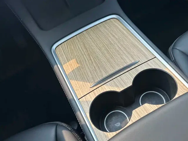 Tesla Model Y — Фото автомобиля 10