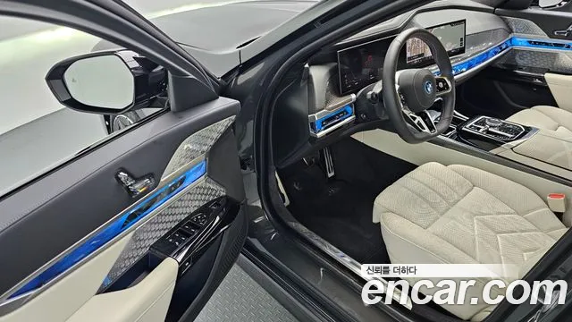 BMW i7 — Фото автомобиля 9