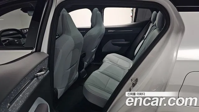 Volvo EX30 — Фото автомобиля 17
