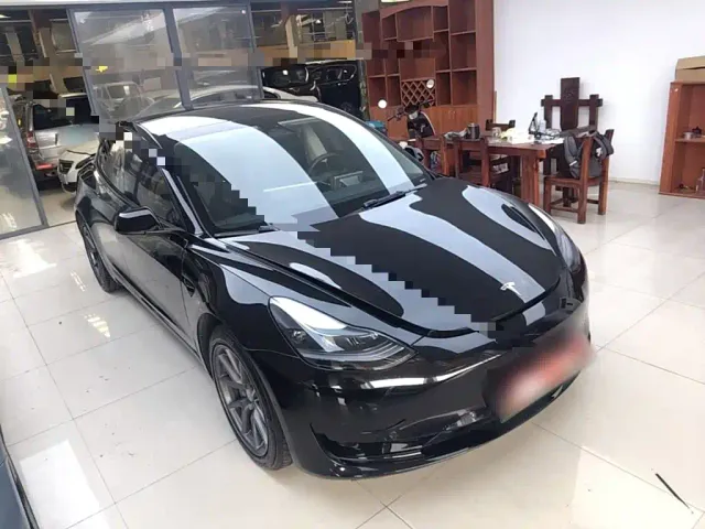 Tesla Model 3 — Фото автомобиля 21